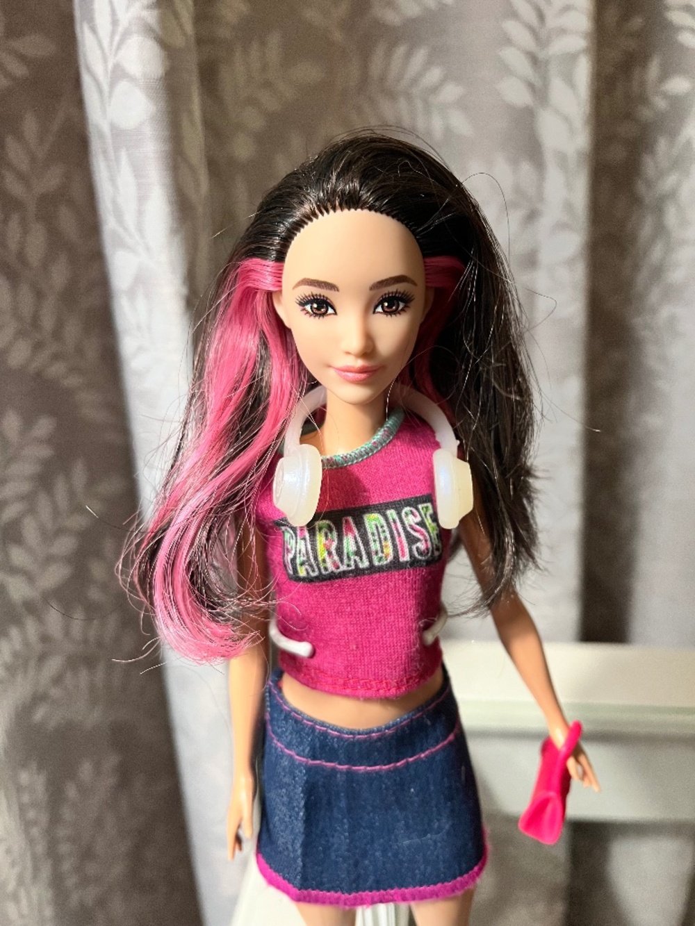 Barbie 2023 Fashionistas #215 Barbie Doll, extra top